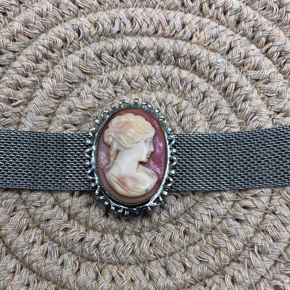 vintage Jewelry - Vintage 70's Victorian revival came choker mesh necklace Victorian lady profile.
